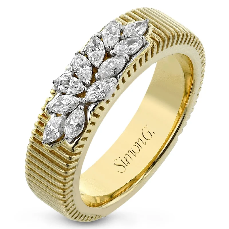 men's diamond rings for weddings -Fashion Ring In 18k Gold With Diamonds