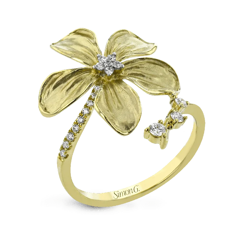 men's custom-designed engagement rings -Flower Fashion Ring In 18k Gold With Diamonds